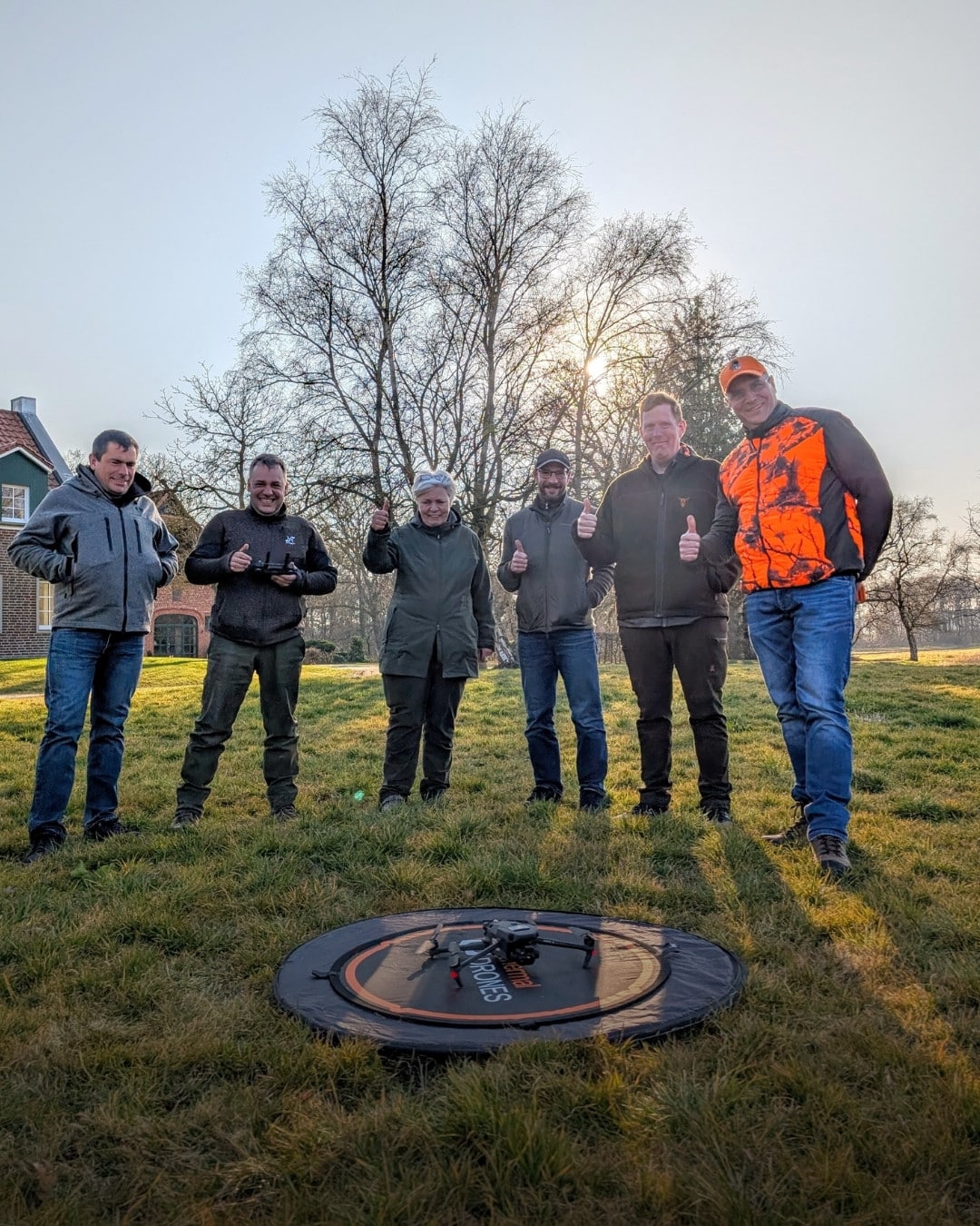 Tobias Dahms mit gerettetem Rehkitz