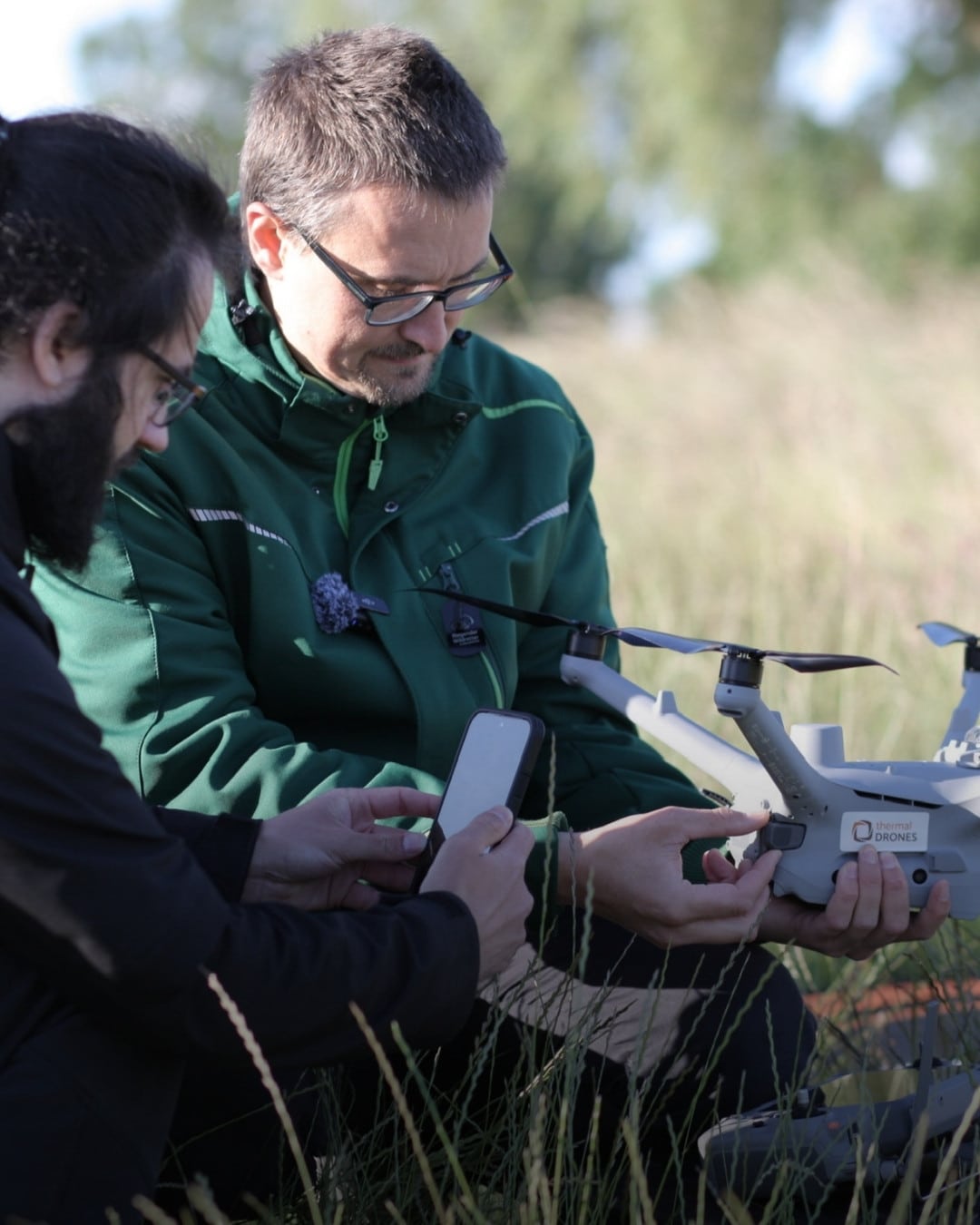 Tobias Dahms mit gerettetem Rehkitz